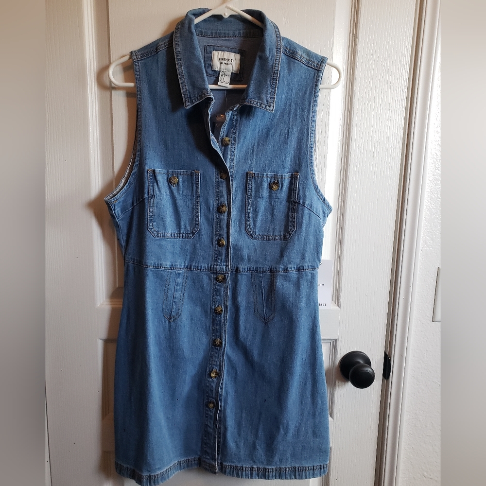 Denim Button up Forever 21 Dress 💙